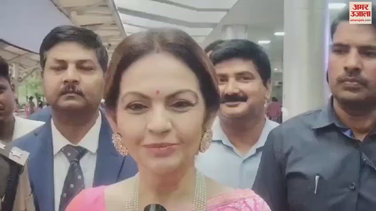 VIDEO : Industrialist Mukesh Ambani wife Nita reached Kashi invited Baba Vishwanath for Anant-Radhika wedding