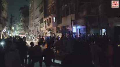 VIDEO : fire broke battery shop in varanasi family saved their lives loss of lakhs