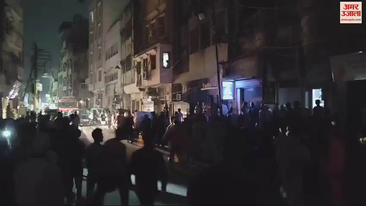 VIDEO : fire broke battery shop in varanasi family saved their lives loss of lakhs