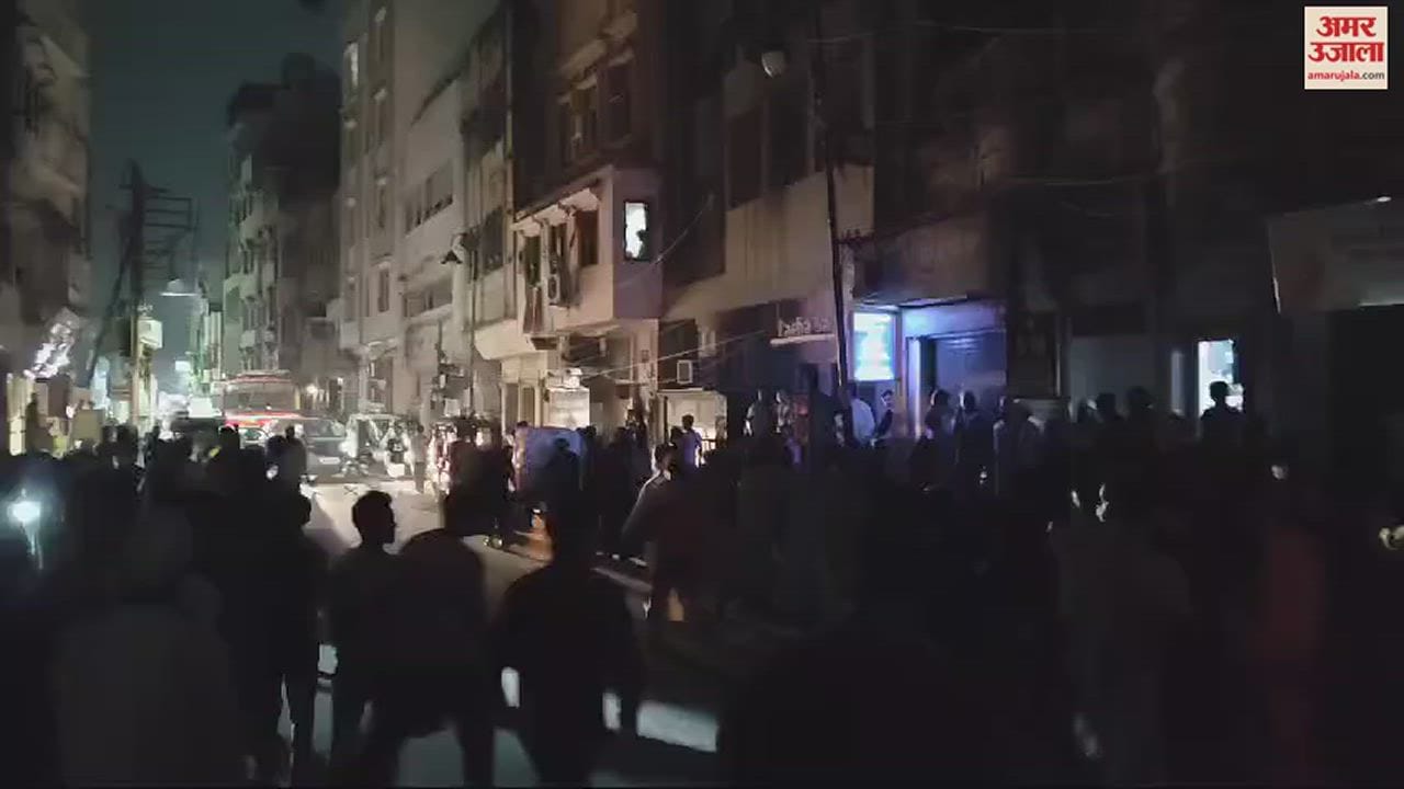 VIDEO : fire broke battery shop in varanasi family saved their lives loss of lakhs