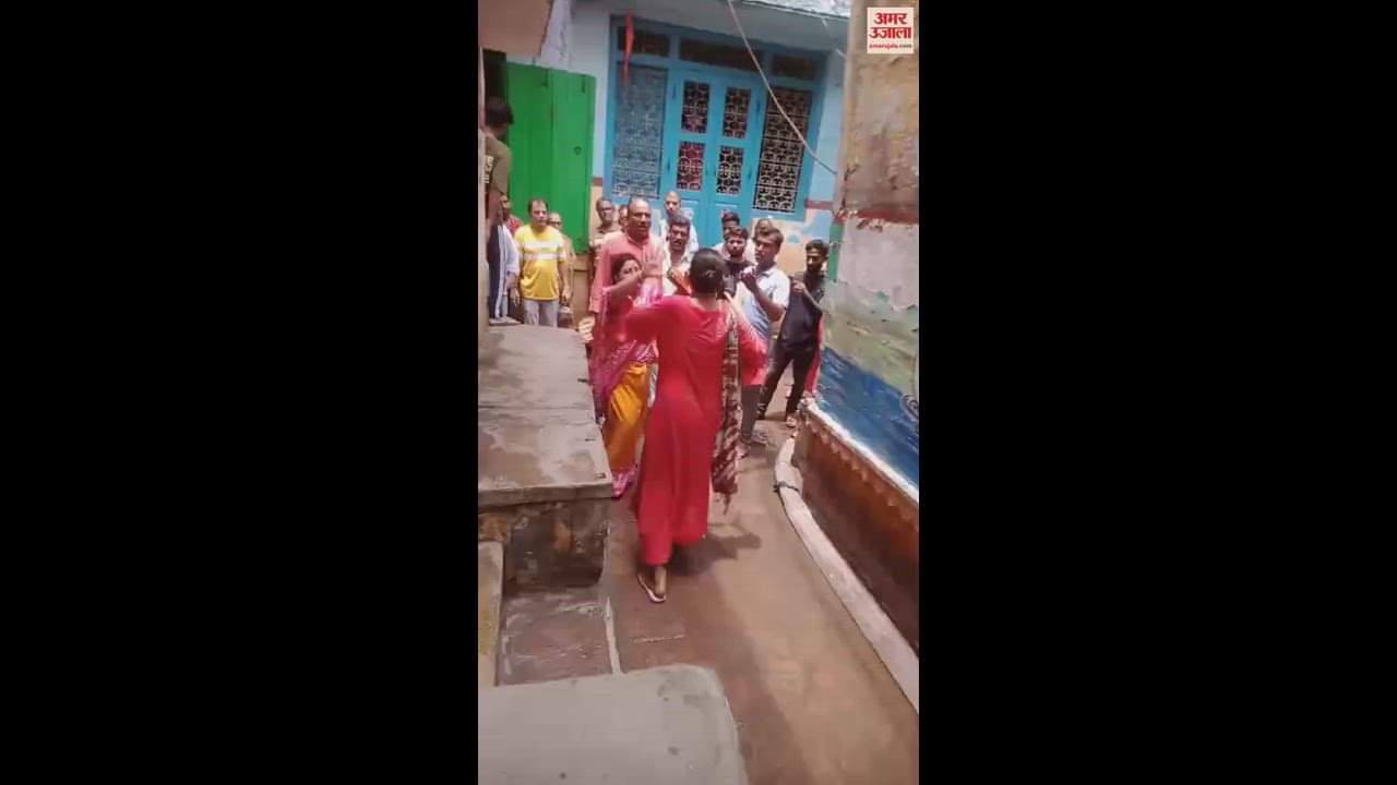 VIDEO : Video goes viral fight between Bindu Madhav councillor and a woman