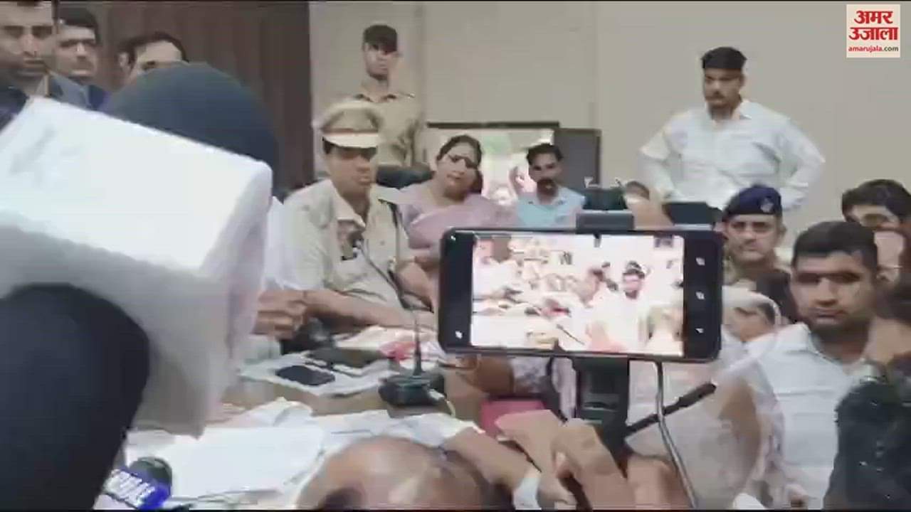 VIDEO : घरौंडा तहसीलदार ने सरपंच से मांगी माफी, अभद्रता का था आरोप, मंत्री ने फटकारा, अनुपस्थित रहने पर नोटिस