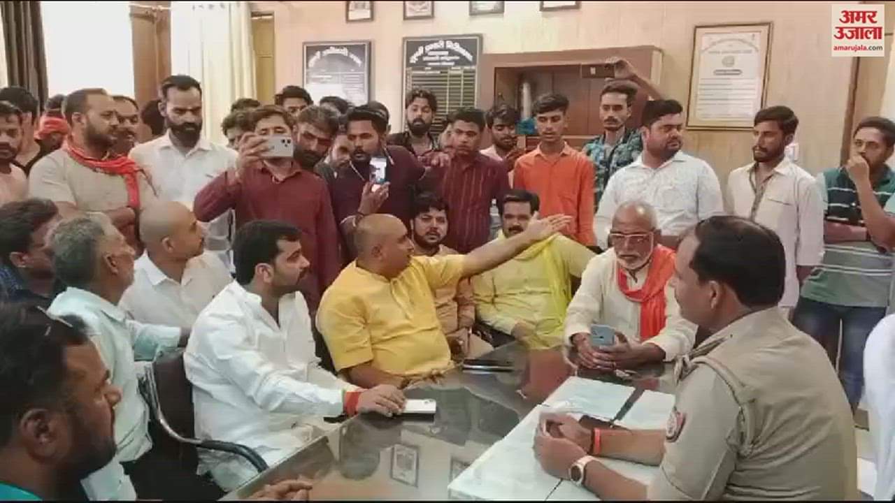 VIDEO : Case youth tied tree and beaten in sonbhadra Hundreds people surrounded the police station Two arrested