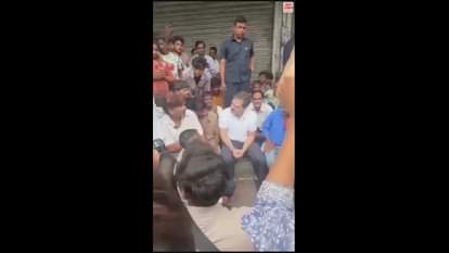 VIDEO : दिल्ली में रेहड़ी-पटरी वालों से मिले राहुल गांधी