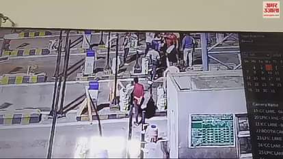 VIDEO : crime branch and asked to remove barricading in ghazipur thrashed for asking identity card ran over by car case filed against 15