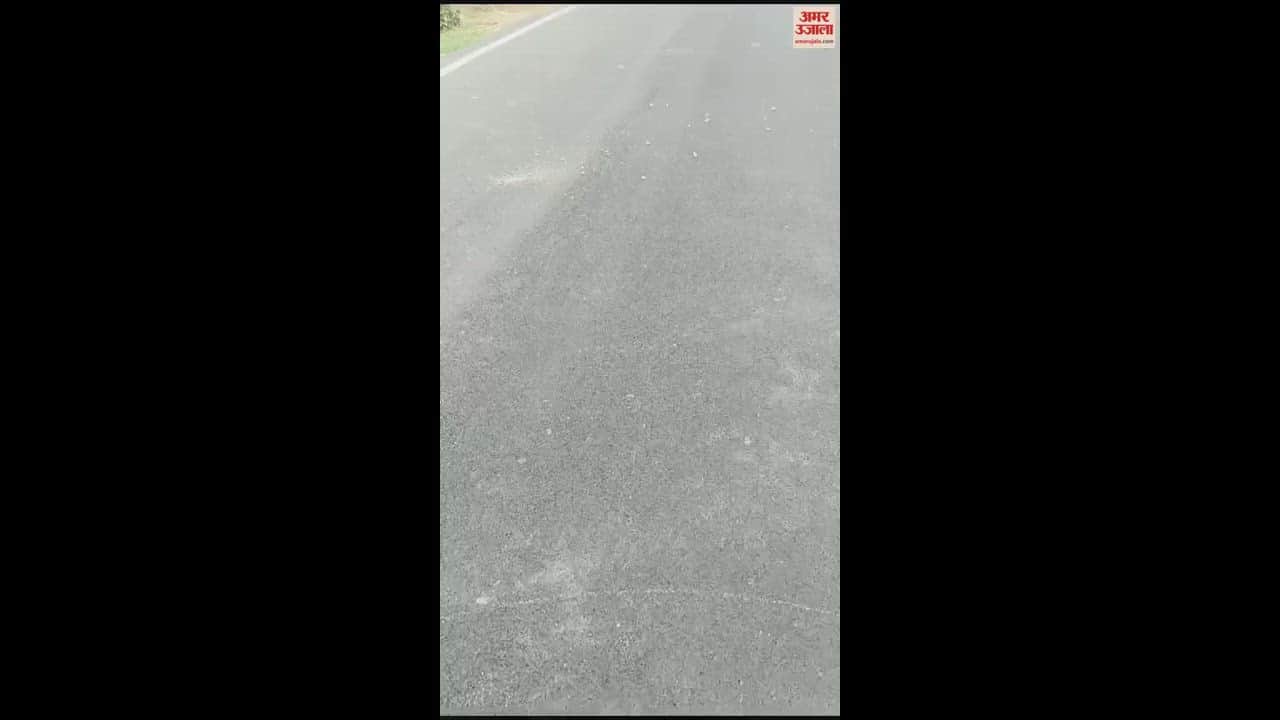 सड़क धंसी