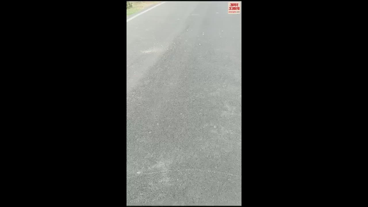 सड़क धंसी