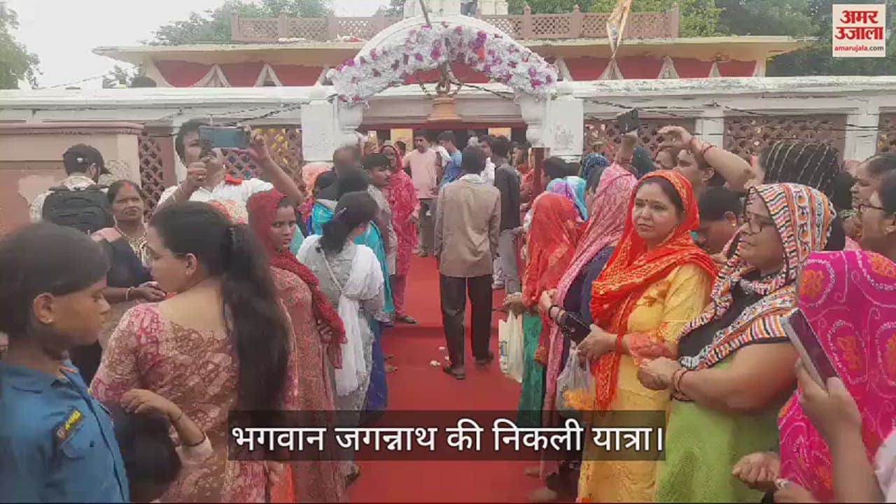 VIDEO : Devotees showered flowers on procession of Lord Jagannath in streets of Kashi