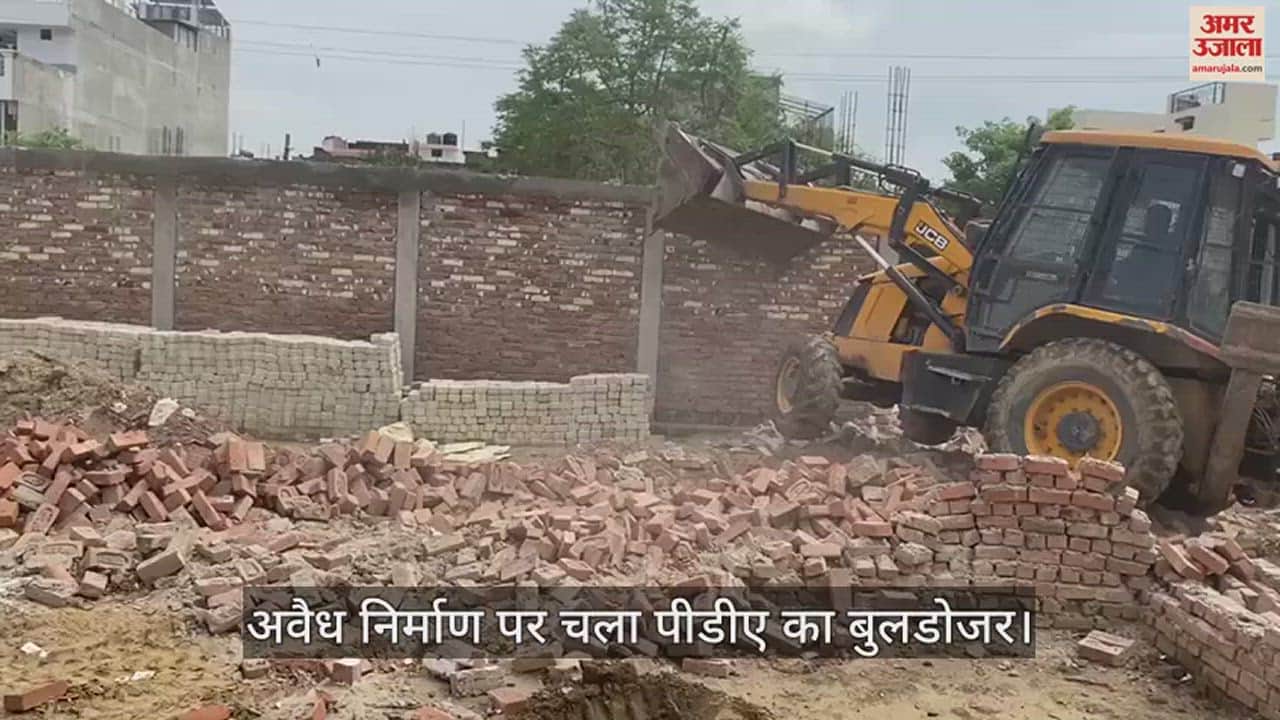 VIDEO : PDA bulldozer runs on illegal construction in Kareli, creates panic