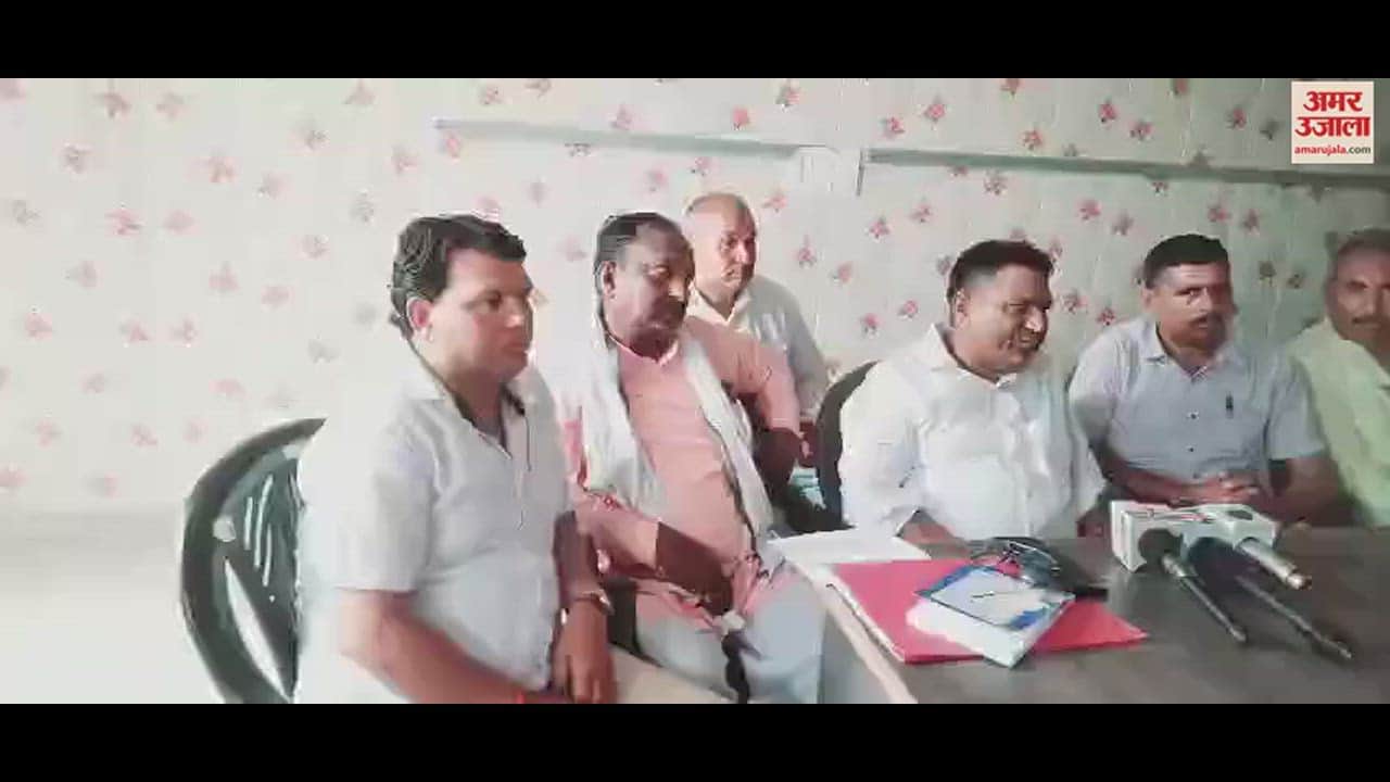 VIDEO : 12 जुलाई को हरियाणा में काले झंडे व उल्टी झाड़ू कर प्रदर्शन करेंगे सफाईकर्मी, बैठक में फैसला