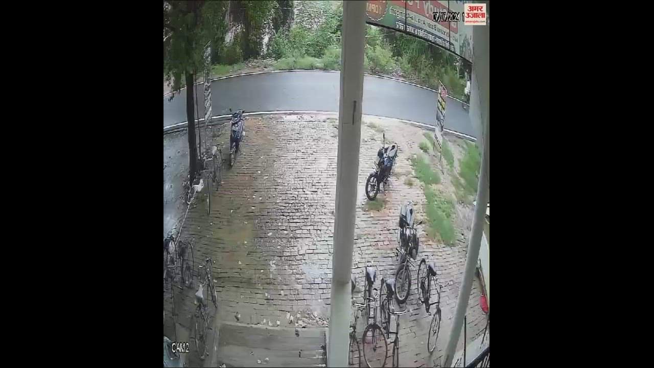 VIDEO : Armed miscreants attacked the watchman in azamgarh people gathered after hearing his screams