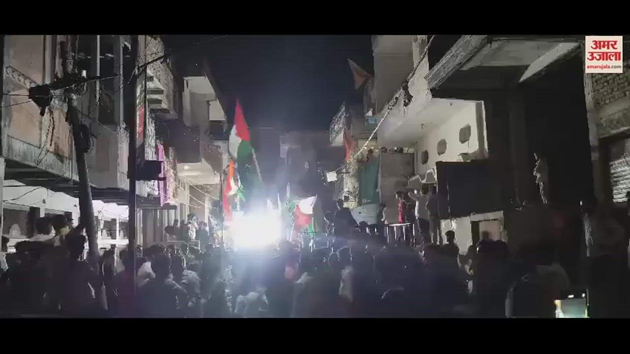 VIDEO : Palestine flag hoisted in Muharram Police filed case against two questioned half a dozen one arrested