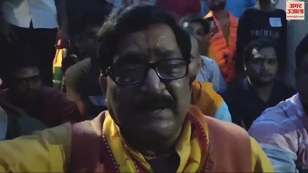 VIDEO : Protest stopping Rath Yatra in bhadohi Swords taken from artists people angry working of police