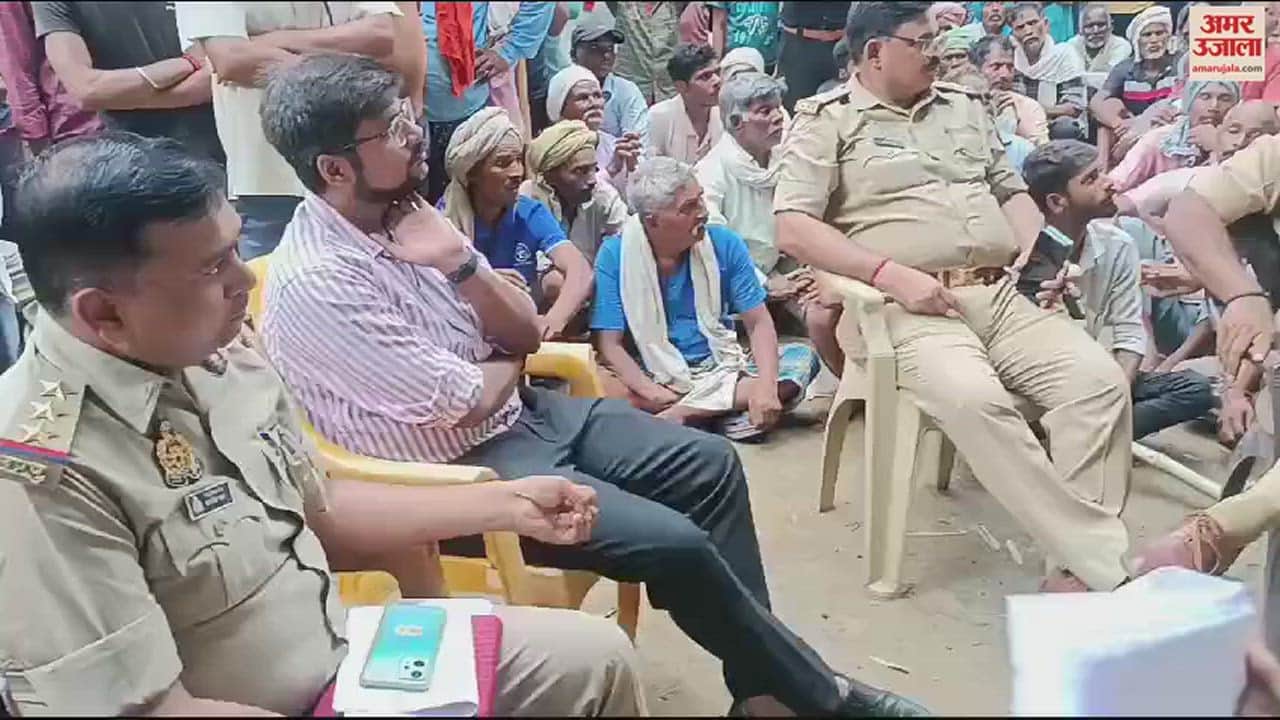 VIDEO : Allegations of irregularities land measurement in sonbhadra villagers blocked the road