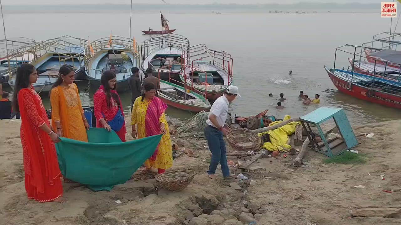 VIDEO : Cleanliness drive was carried out at Ganga Ghat Aarti was performed cheers were raised