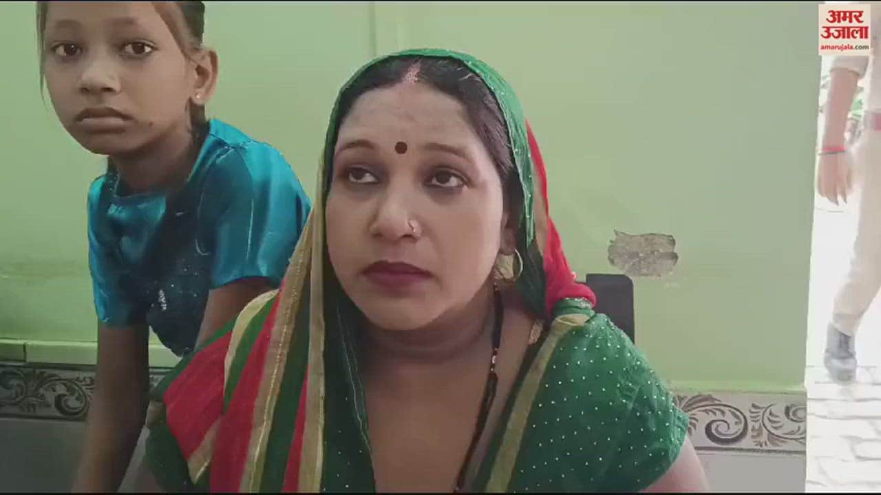 VIDEO : fifty thousand rupees snatched from woman in ballia Victim was going deposit money