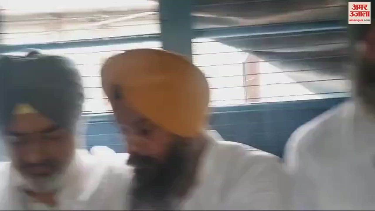 VIDEO : अंबाला में किसान नेताओं को पुलिस ने हिरासत में लिया, कार्यक्रम में भाग लेने जा रहे थे