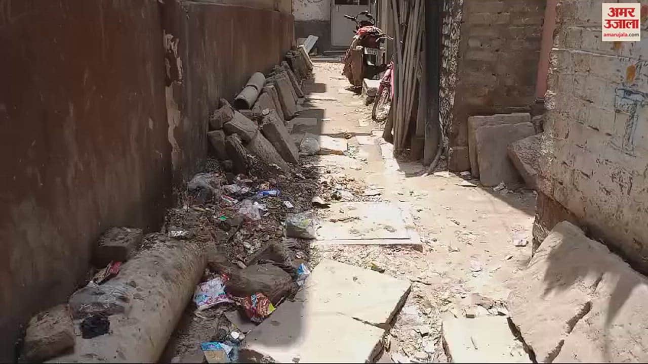 VIDEO : People area are angry due to digging of the street near Jain temple of Varanasi for two months