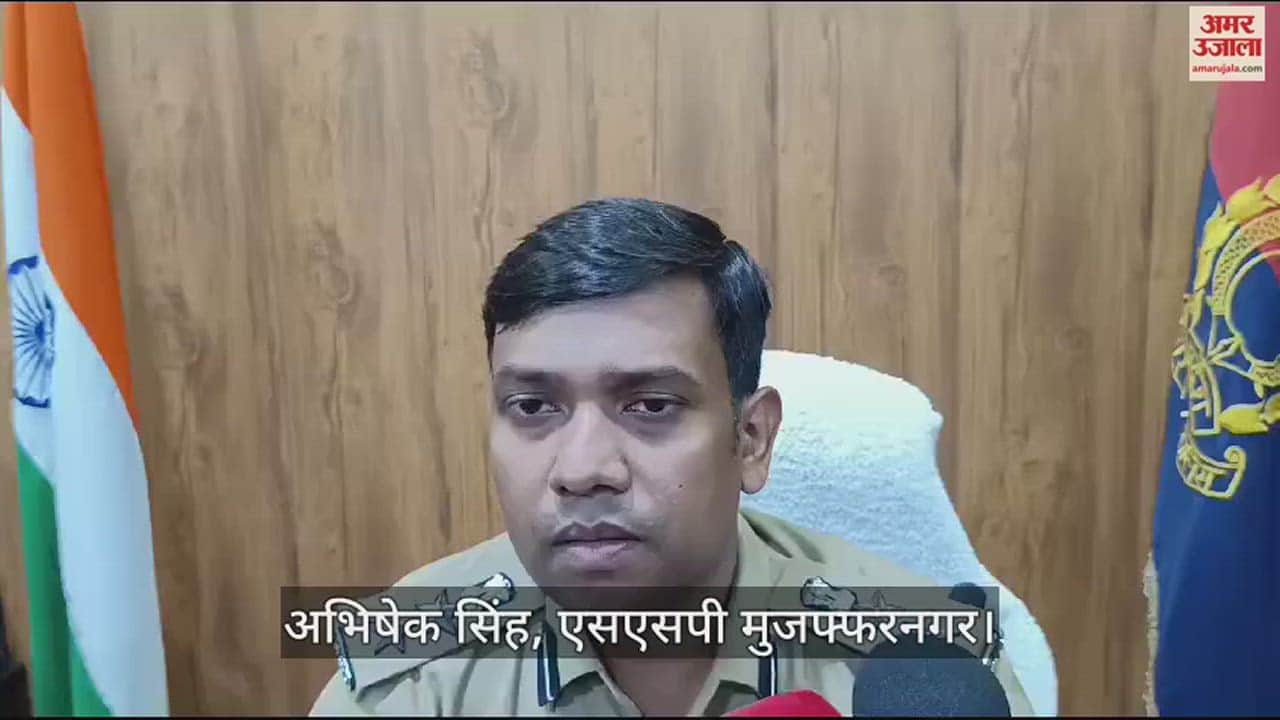 फल बेचने वाले ने ठेले पर लिखा नाम