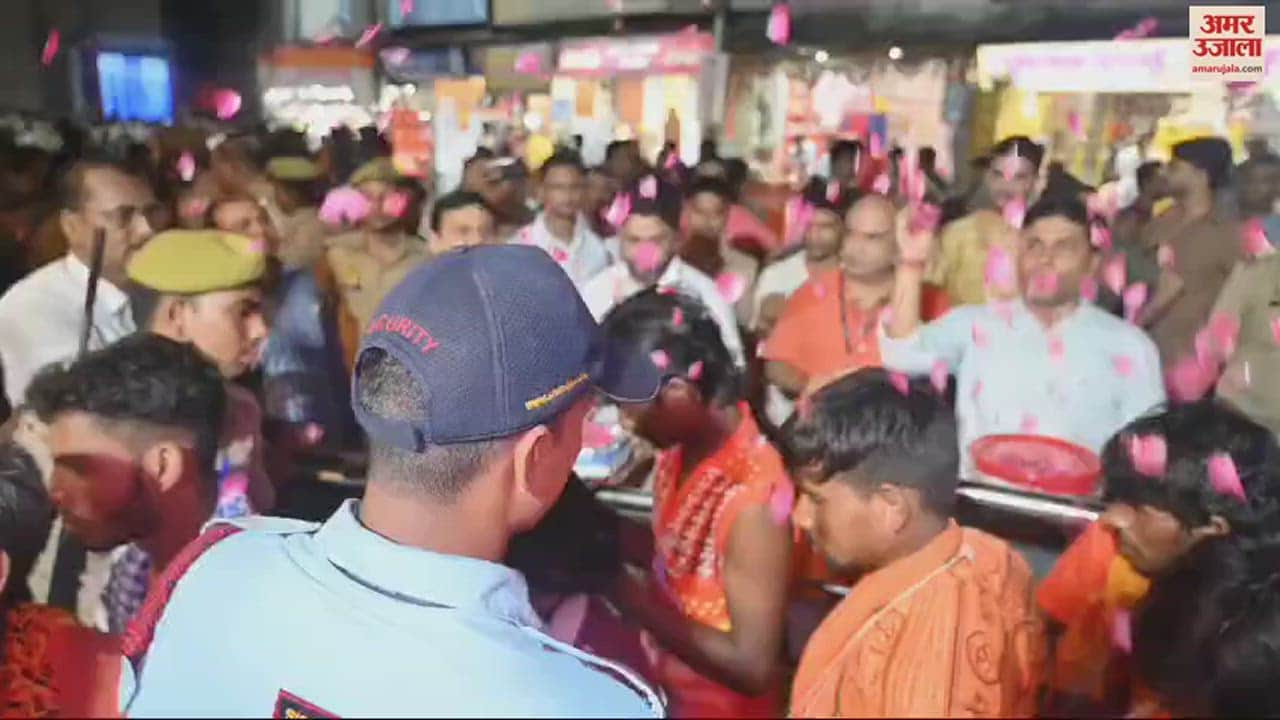 VIDEO : Sawan Kashi city filled with devotees worship after bathing Ganga river in varanasi