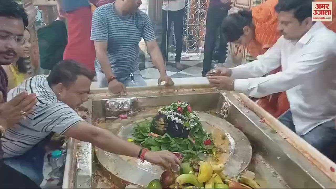 VIDEO : Har Har Mahadev Crowds gathered at Shiva temples in mirzapur anointed with milk and Ganga water