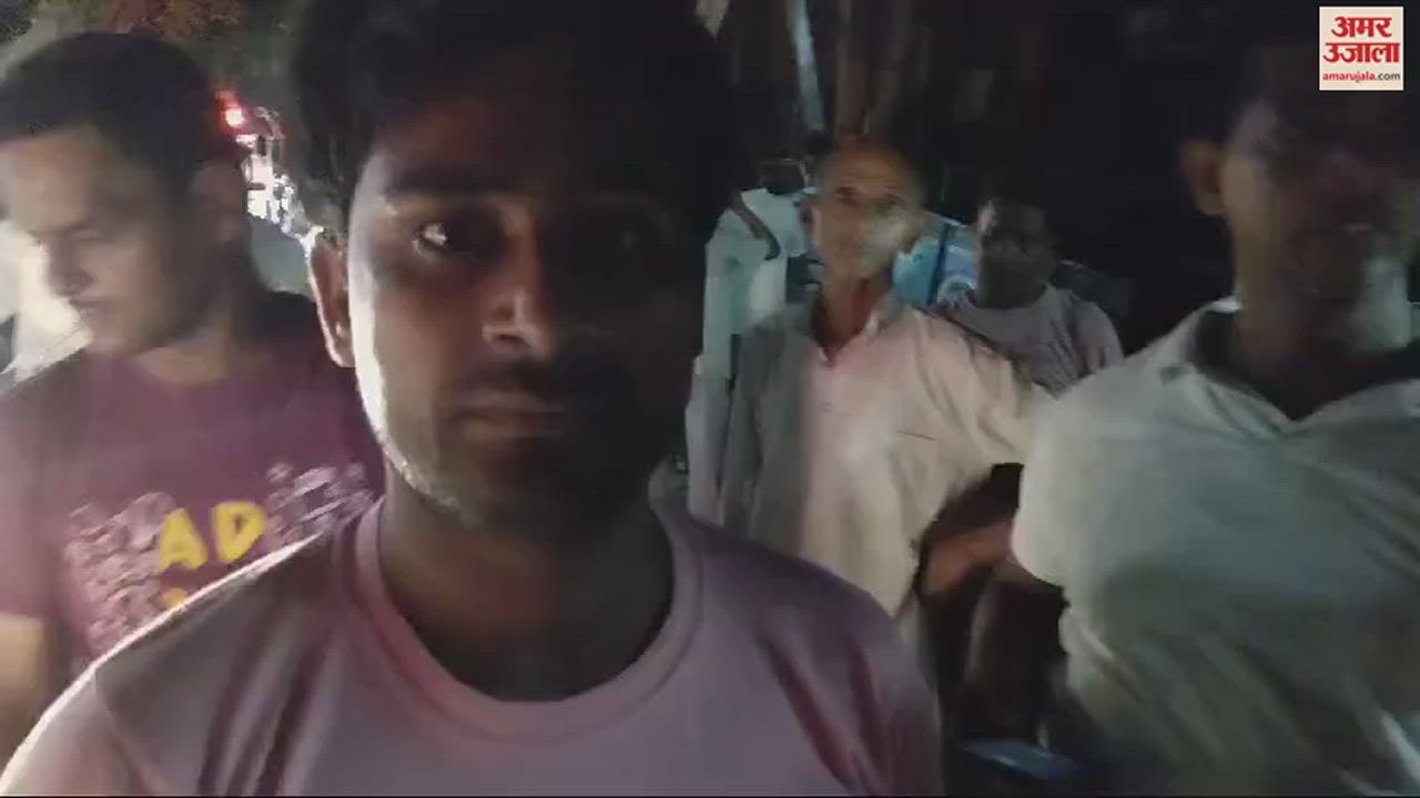 VIDEO : People in Moradabad got angry due to power cuts, protested at the power station