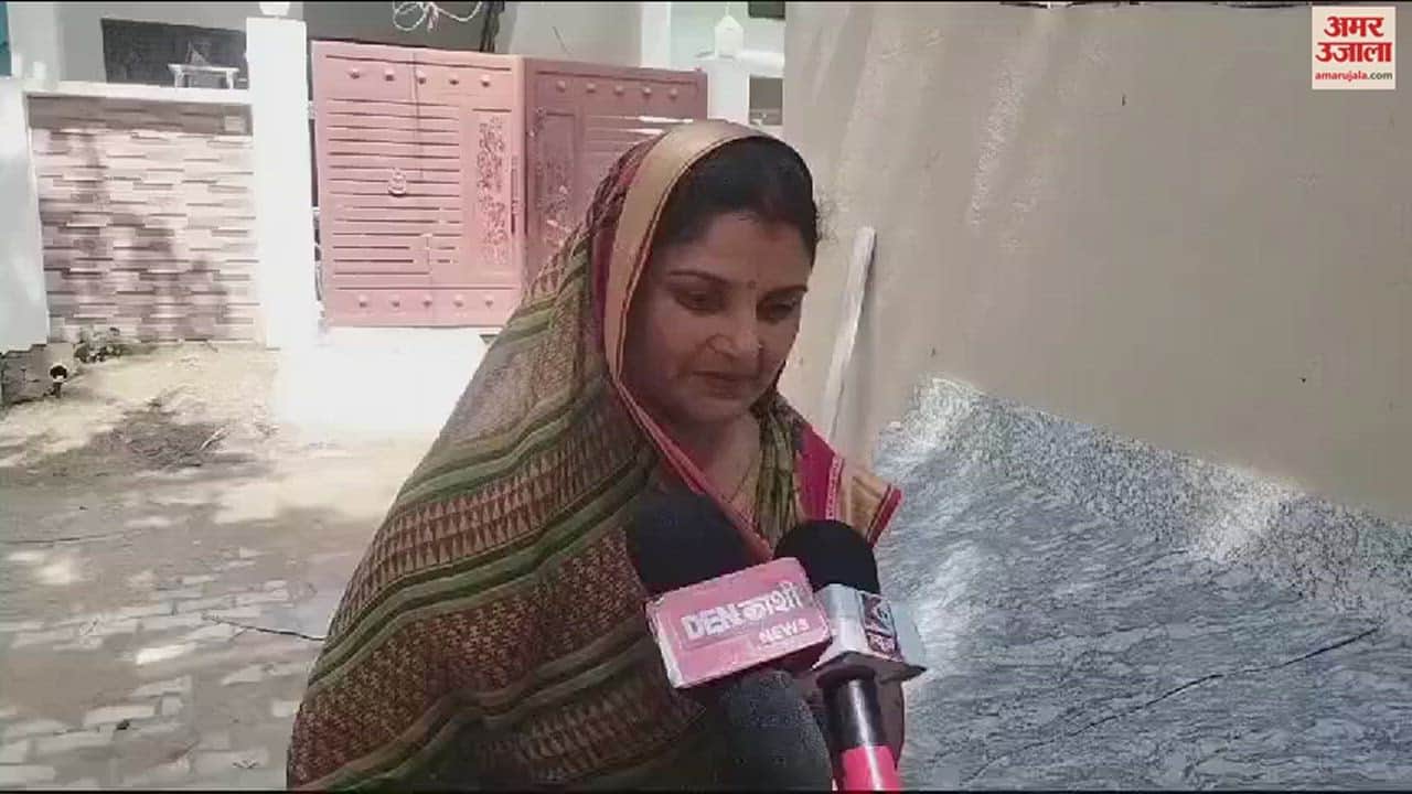 VIDEO : miscreant escaped after snatching chain from woman neck in varanasi chased her long time bike