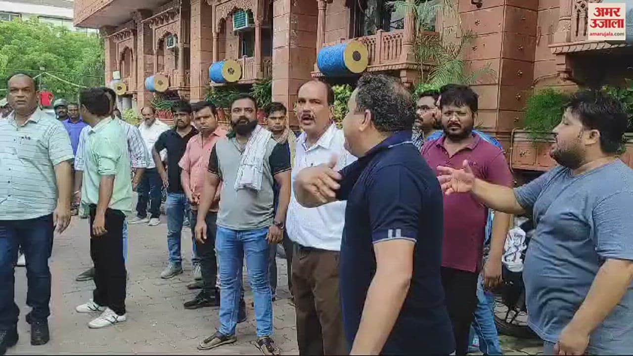 VIDEO : Akhilesh Yadav posted on X Questions on video of ADM City head strike in varanasi