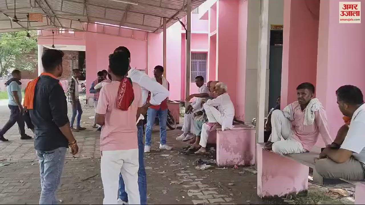 VIDEO : Three people died tragic accident Bolero collided with tree in Chandauli two man critical condition