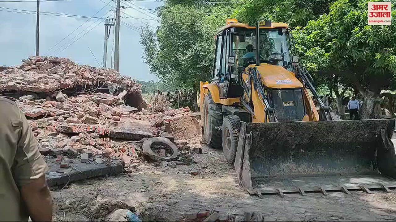 VIDEO : Bulldozer roared in Mau Action taken against Mukhtar gang member illegal encroachment one crore demolished