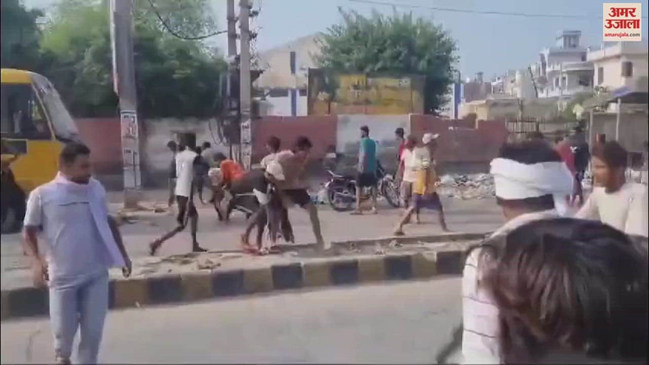 VIDEO : Kanwaria group pelted stones at school bus in ratia