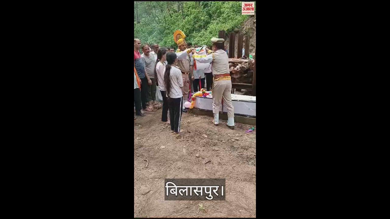 VIDEO : Daughters lit the funeral pyre of CISF jawan Samoh Surendra Kumar died of cardiac arrest during duty