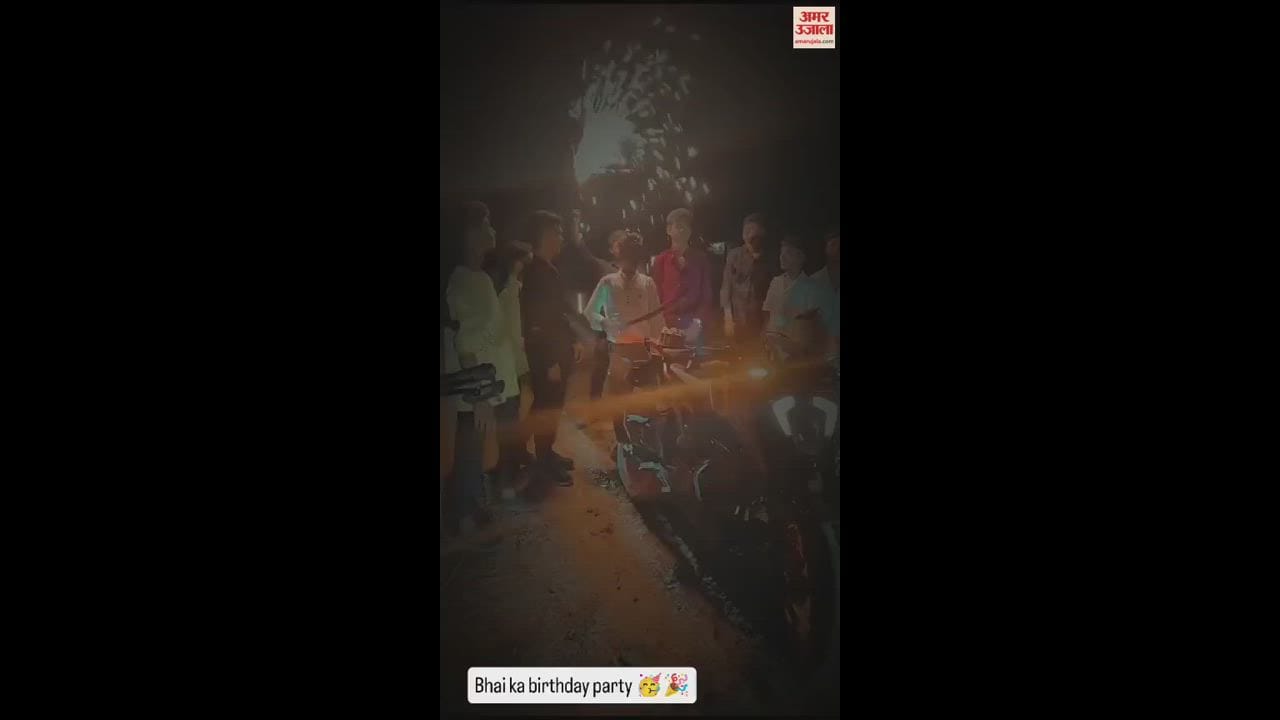 VIDEO : पहले बाइक पर स्टंट किया, फिर तलवार से केक काटा... वीडियो वायरल