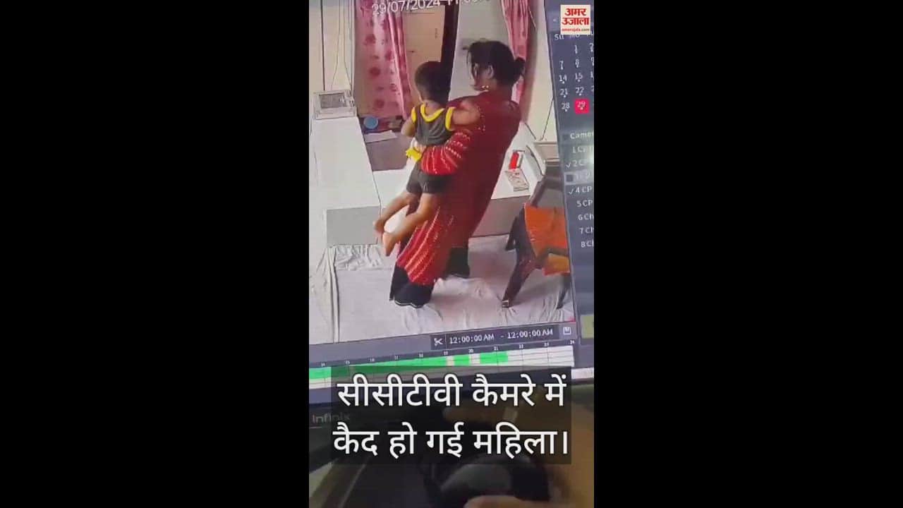 VIDEO : A woman broke into a jewellery shop in Pathardeva, Deoria and stole 1.5 kg of silver jewellery