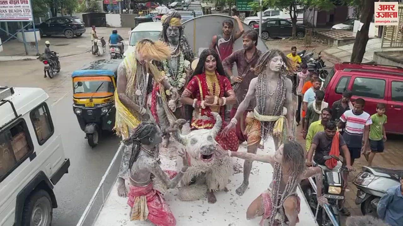 VIDEO : rush of Kanwadis in Kashi city sky echoing with chanting of Har Har Mahadev