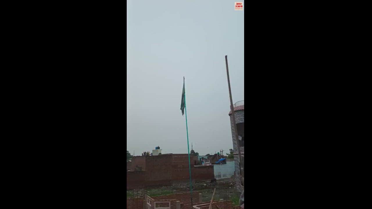 VIDEO : बरेली के फरीदपुर में दो गुट भिड़े, जमकर हुआ पथराव... बुजुर्ग की हत्या