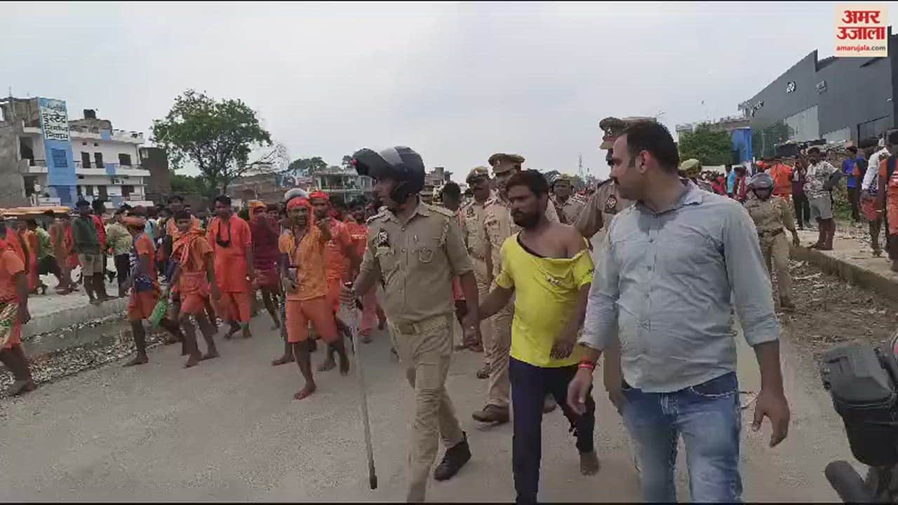 VIDEO : pickup truck hit female devotee causing a ruckus Police took her into custody