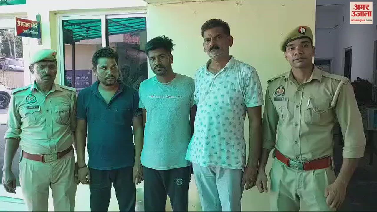 VIDEO : Three arrested molesting woman officer, started apologizing with folded hands in lockup