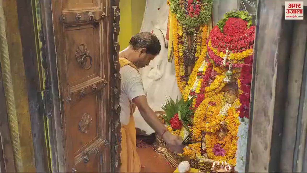 VIDEO : Lord Brihaspati was worshipped on Thursday in varanasi Aarti was performed with rituals