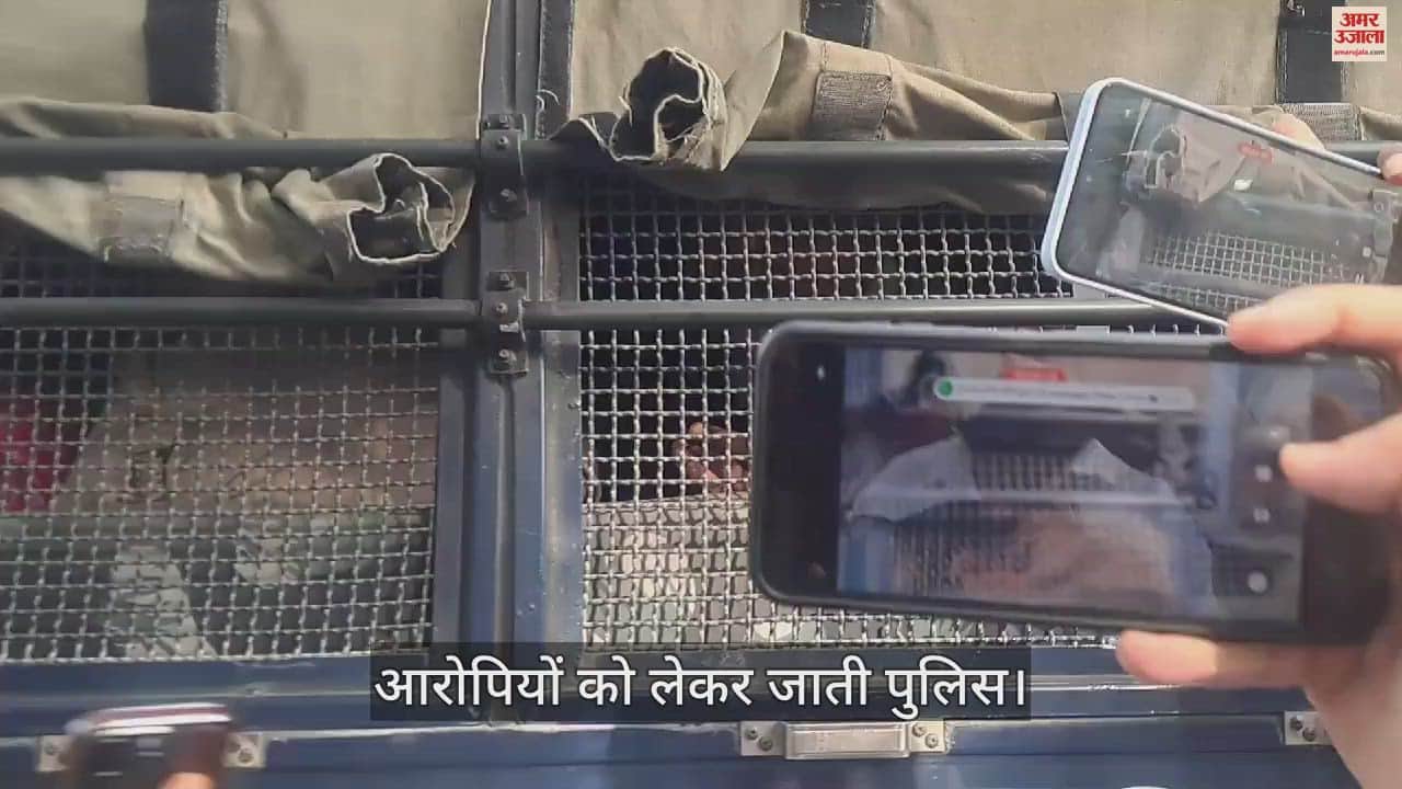 आरोपी युवती