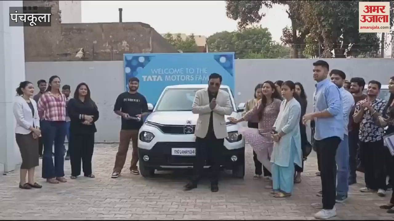 VIDEO : दिवाली गिफ्ट में कर्मचारियों को मिली लग्जरी कारें