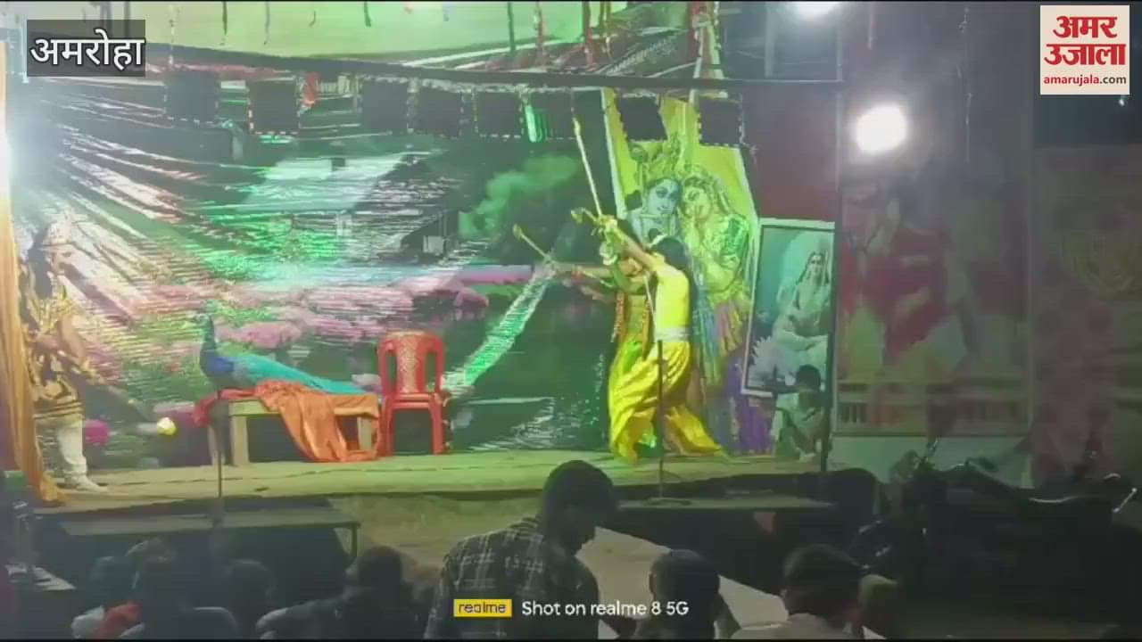 VIDEO : Ram and Ravan got into a scuffle during the performance in Gajraula, the dispute escalated
