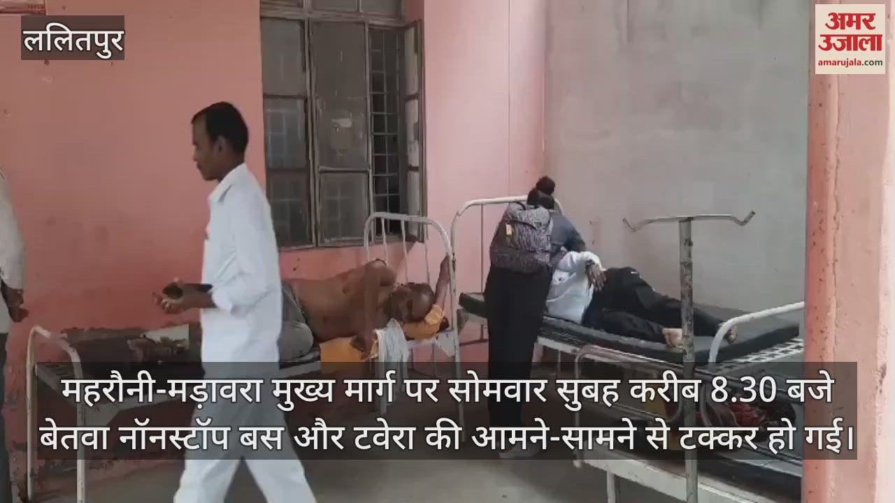 VIDEO : Bus and Tavera collide head-on in Lalitpur, 14 injured