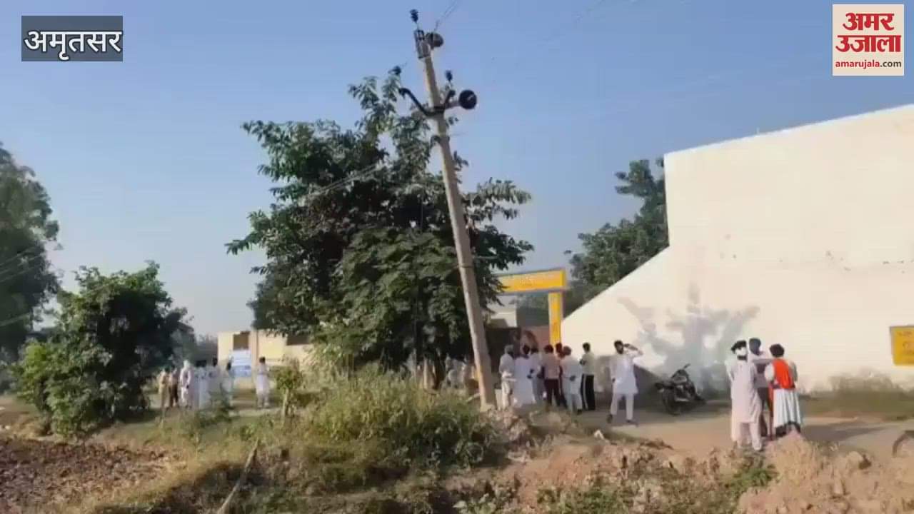 VIDEO : Voting stopped in Amritsar's Kot Razada village after ballot paper was left out