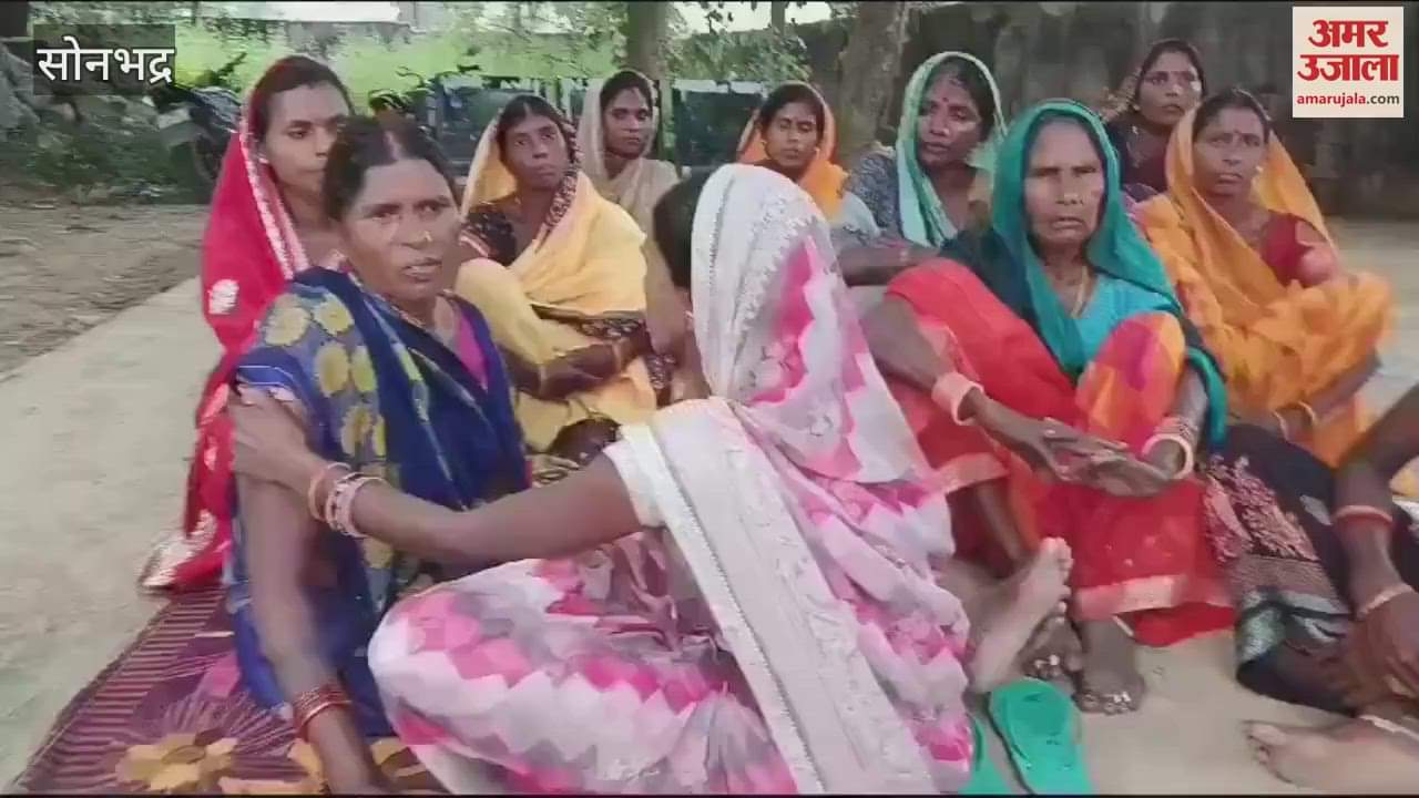 VIDEO : Reunite my son Find and bring No clue found about son missing for four months mother sits on dharna