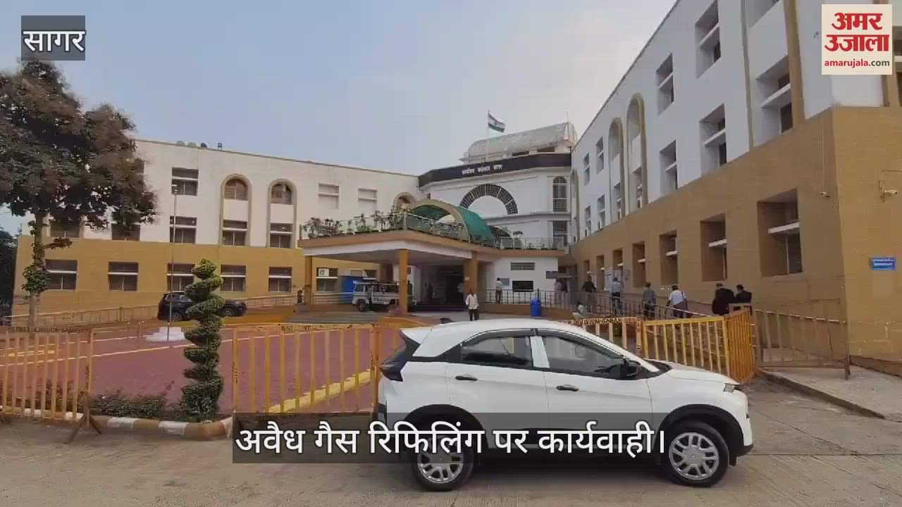 Sagar Food department action against illegal gas refilling going on highway 16 domestic gas cylinders seized