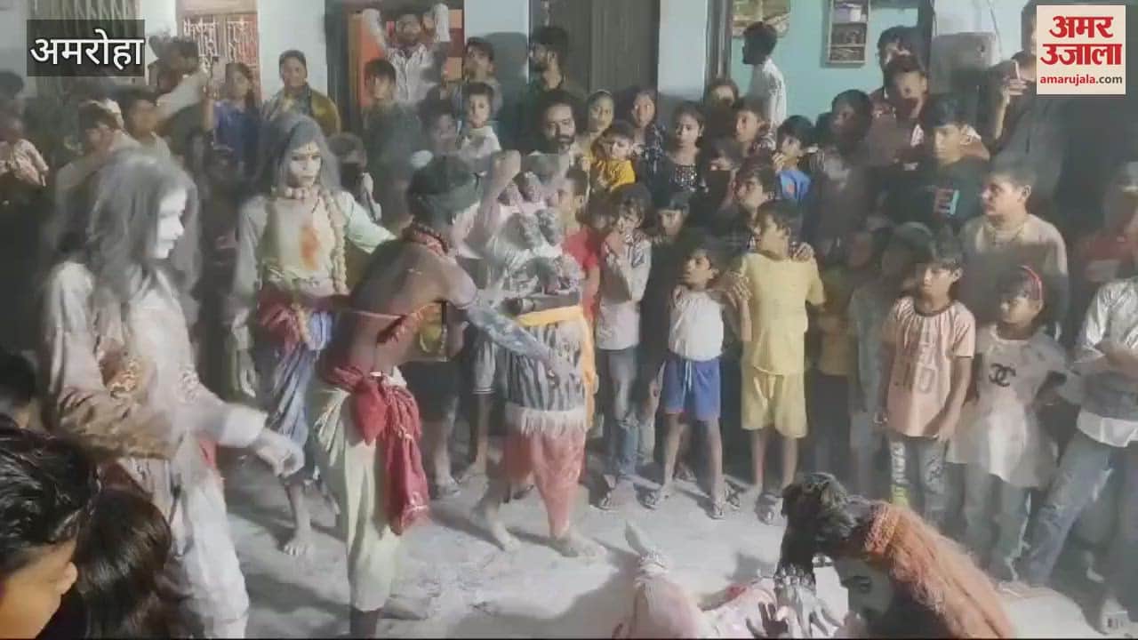 VIDEO : Procession taken out on Valmiki Jayanti in Amroha, welcomed with flowers