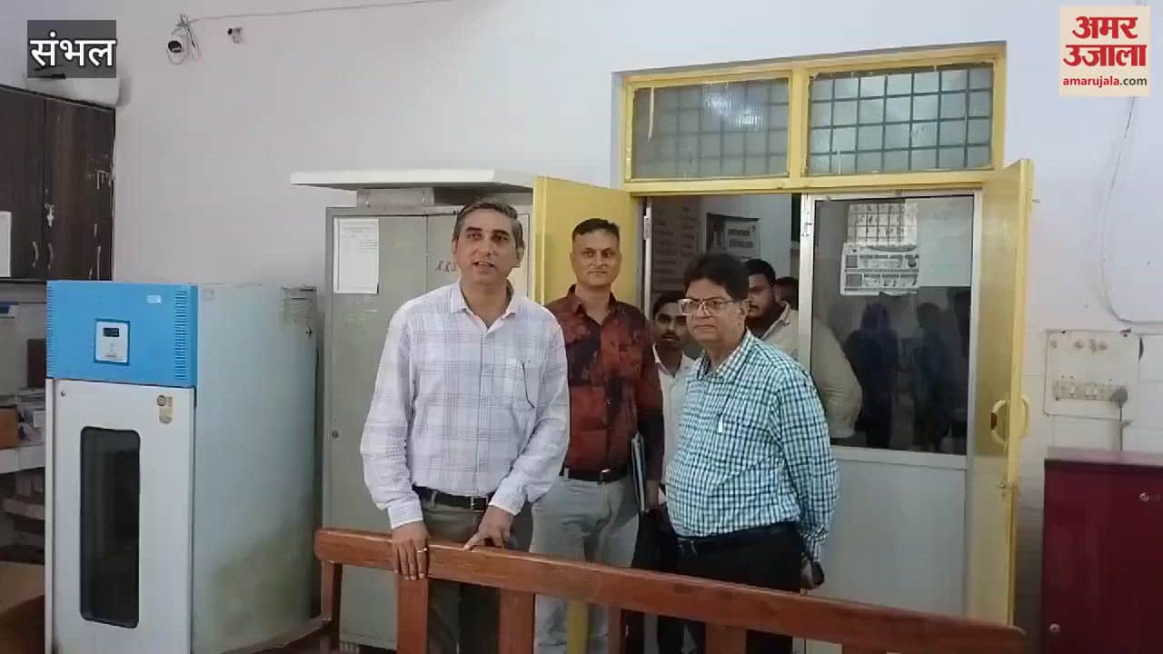 VIDEO : CMO inspected Chandausi CHC and checked the arrangements, enquired about the condition of patients