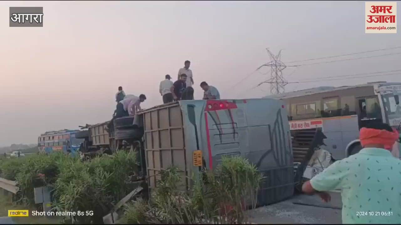 VIDEO : दिल्ली से लखनऊ जा रही बस यमुना एक्सप्रेस वे पर पलटी, मची चीख-पुकार; चार घायल