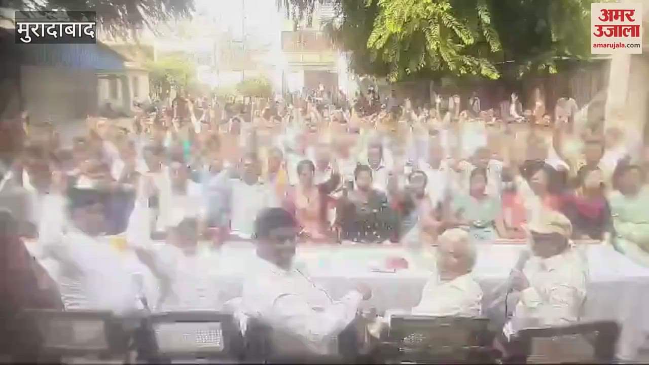 VIDEO : Roadways employees staged a sit-in demanding dearness allowance and regularization of contract workers